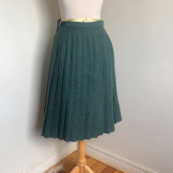 Green Pleated Wool Kilt - Picture 2 of 5